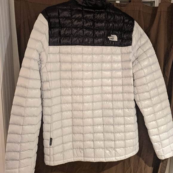 🌼SOLD🌼The north face thermoball jacket - Picture 2 of 4